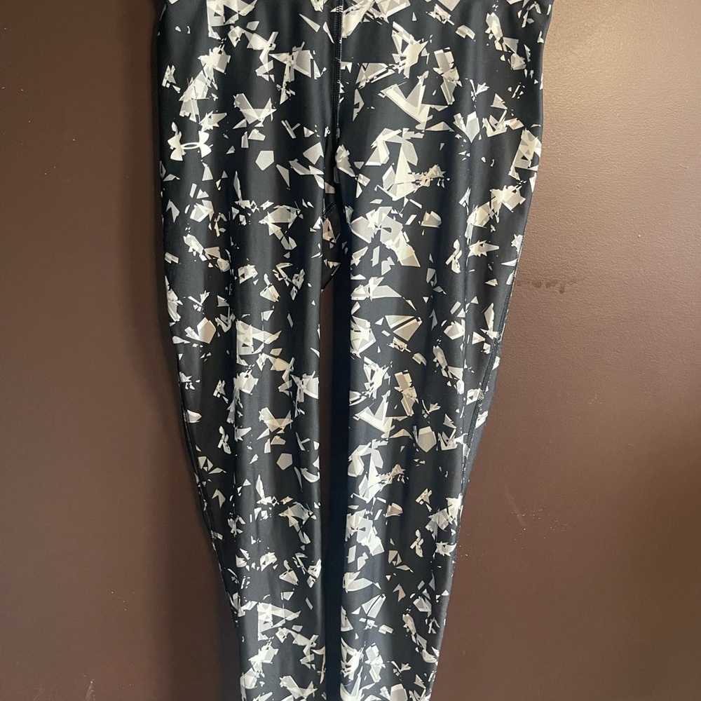 Under Armour Black and White Crop Ankle Leggings
